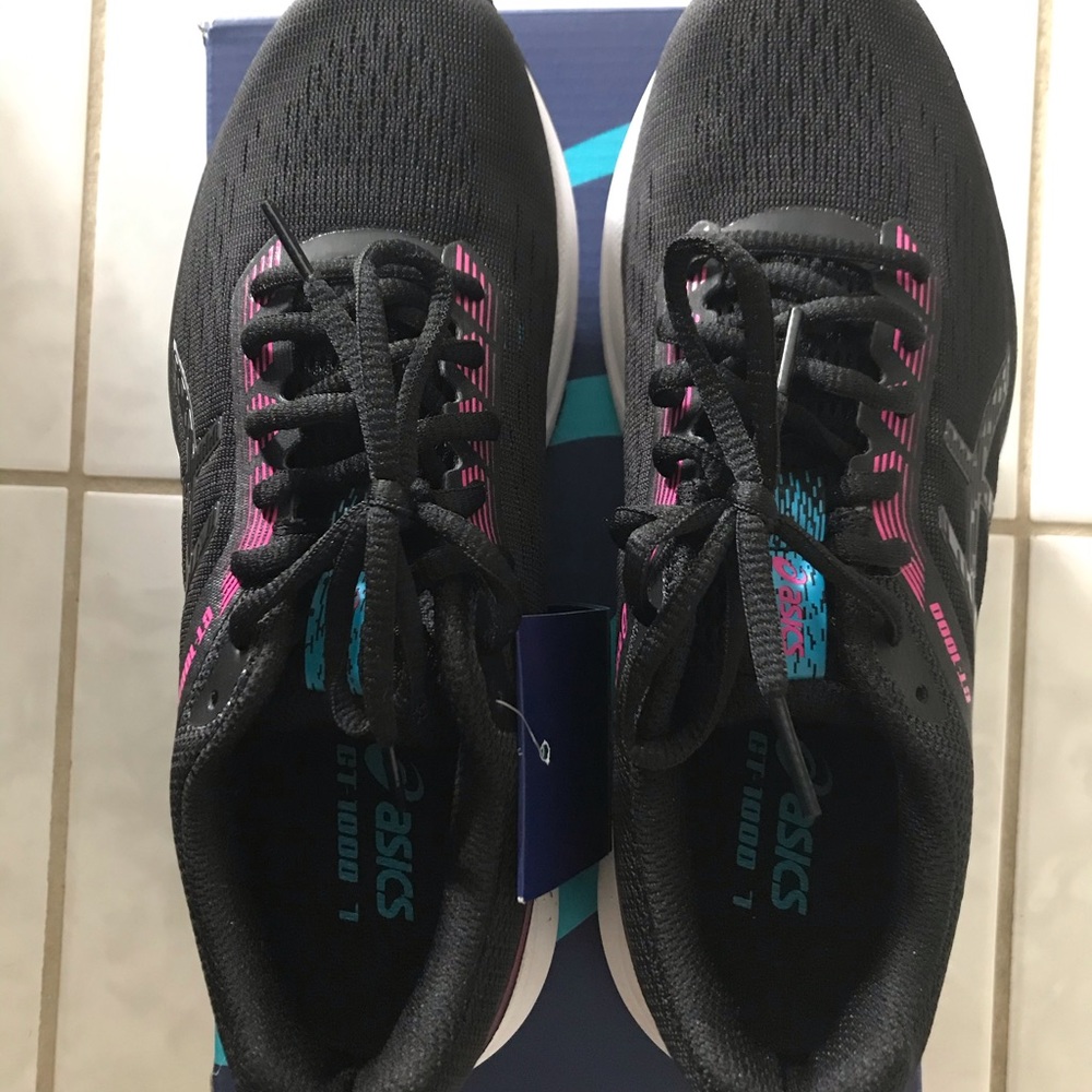 Running shoes - Picture 2 of 3